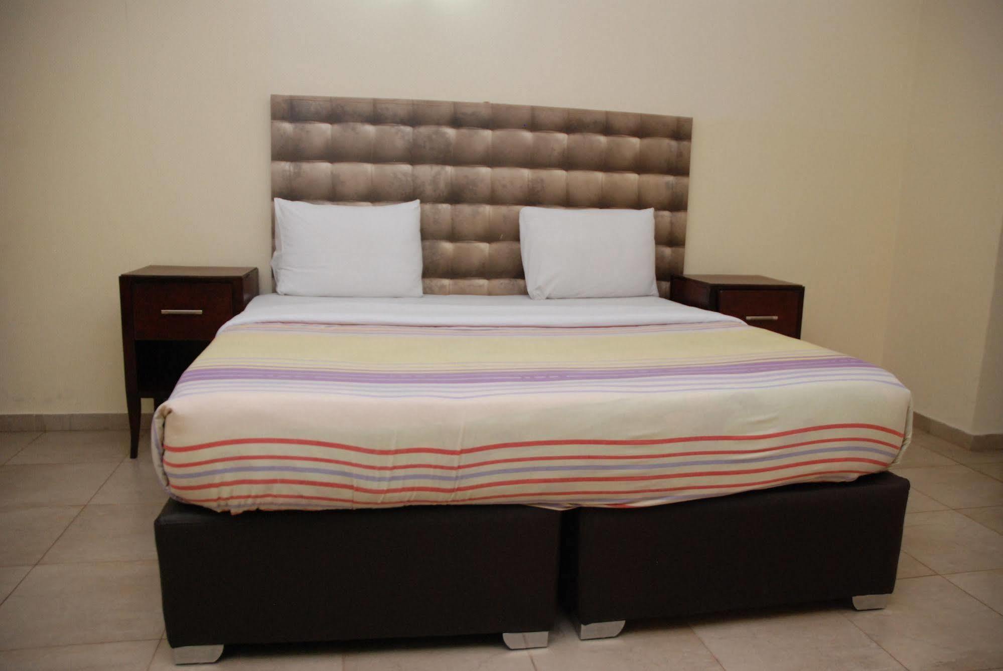 Knightsbridge Hotel Ikeja Kültér fotó