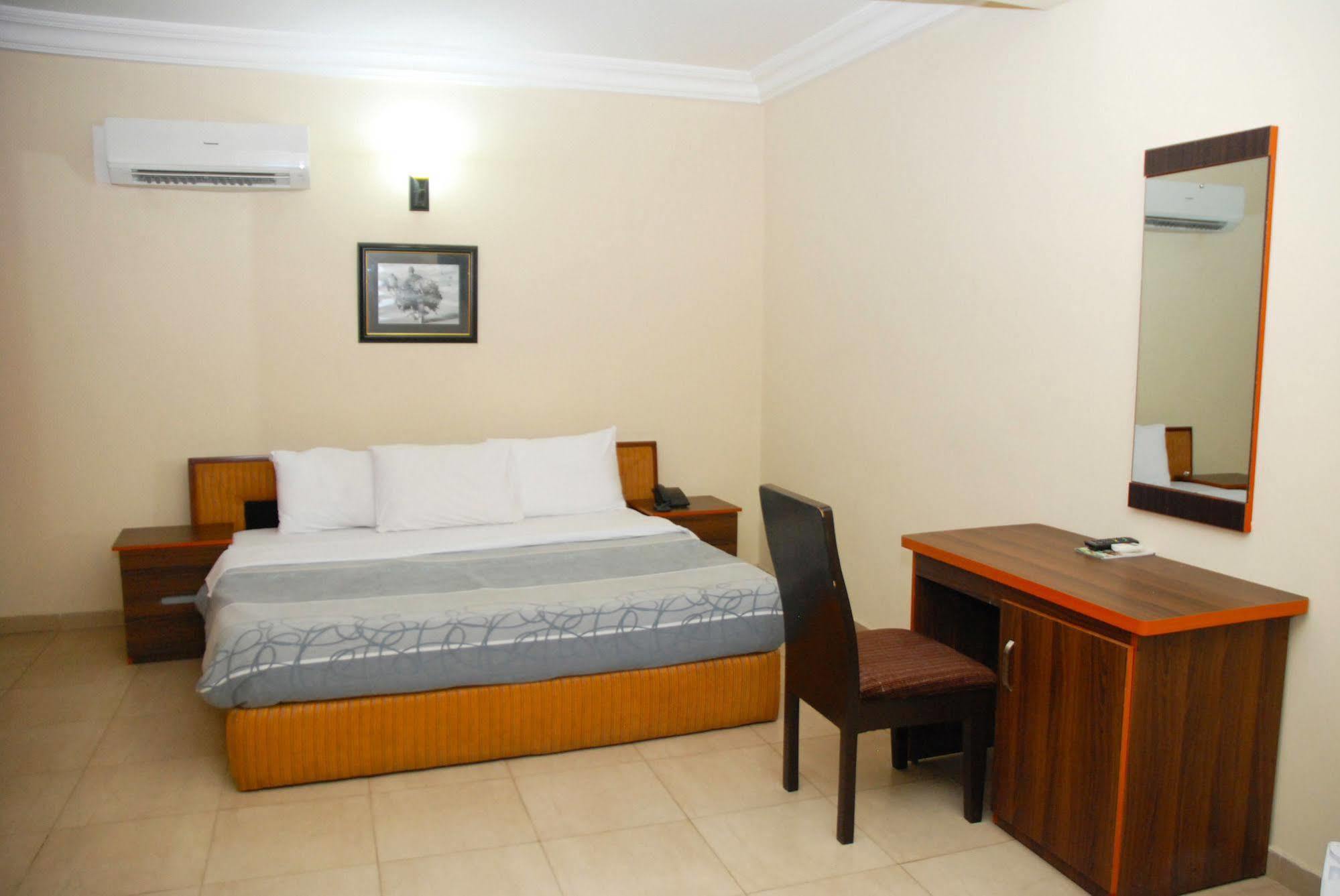 Knightsbridge Hotel Ikeja Kültér fotó